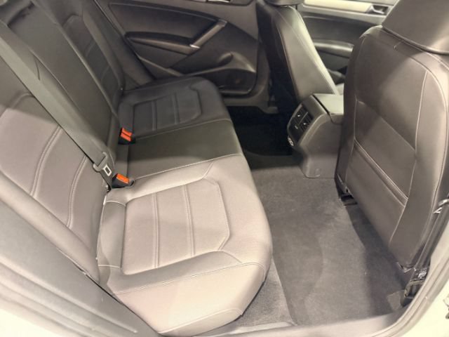 Used 2021 Volkswagen Passat 2.0T SE FWD image 24