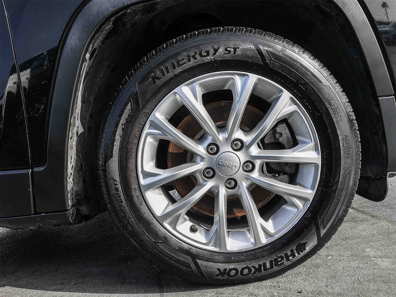 Used 2019 Jeep Cherokee Latitude w/ Popular Appearance Group image 9