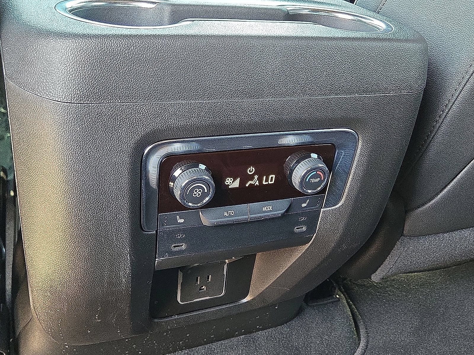 Used 2026 Chevrolet Tahoe Premier AWD/4WD image 19