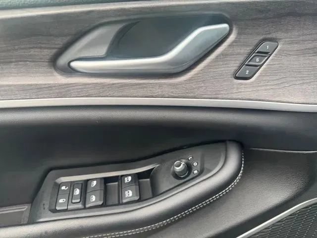 Used 2024 Jeep Grand Cherokee Limited 4xe AWD/4WD image 13