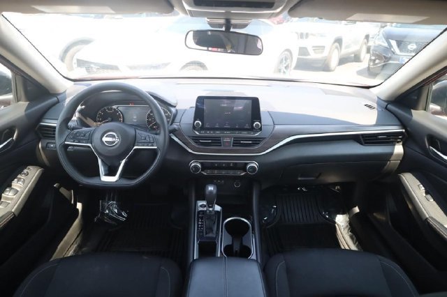 Used 2024 Nissan Altima 2.5 SV FWD image 7