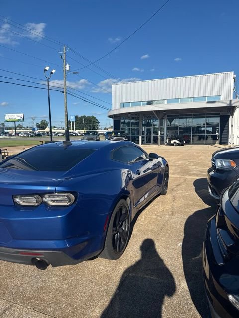 Used 2020 Chevrolet Camaro LT RWD image 4