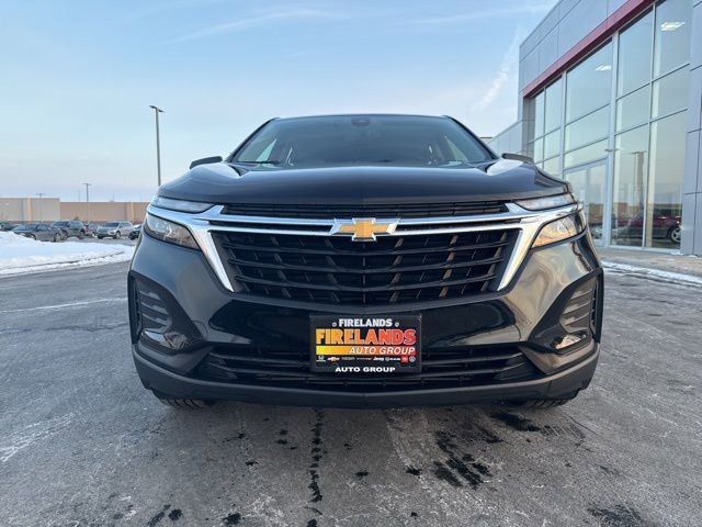 Used 2023 Chevrolet Equinox LS image 2
