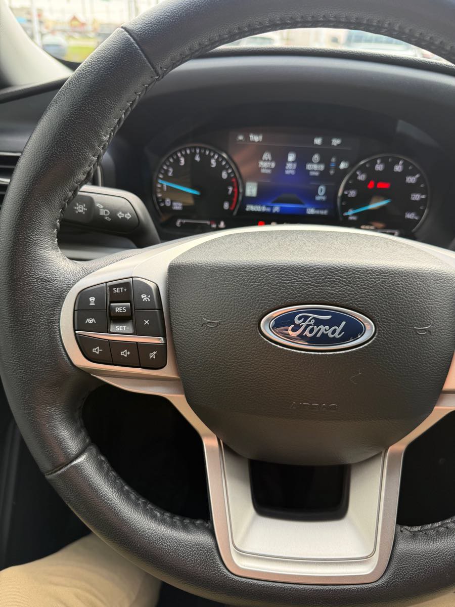 Used 2023 Ford Explorer XLT w/ Equipment Group 202A AWD/4WD image 12
