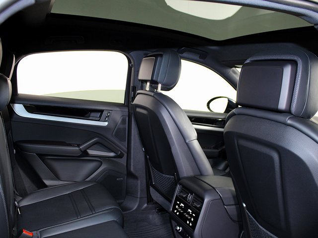 Certified 2024 Porsche Cayenne Coupe image 24