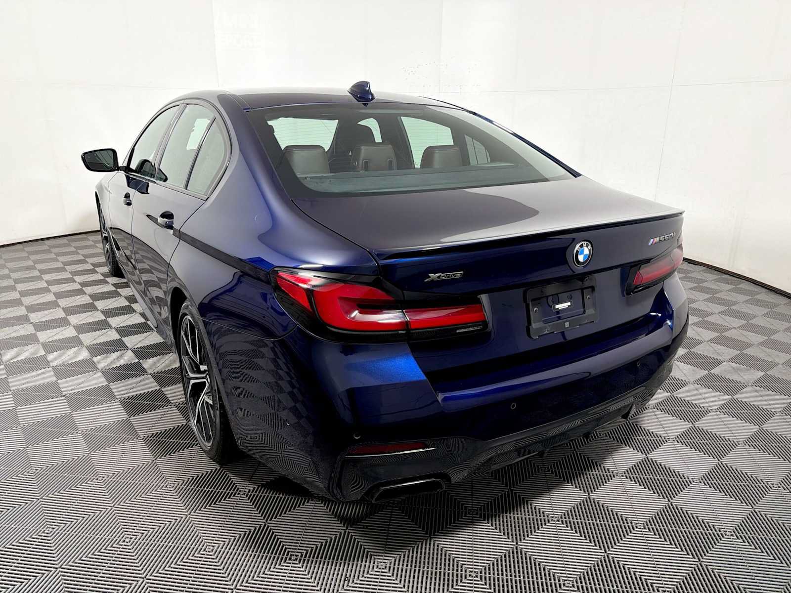 Used 2022 BMW M550i xDrive w/ Executive Package AWD/4WD image 5