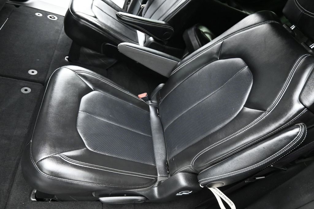 Used 2025 Chrysler Pacifica Select FWD image 24
