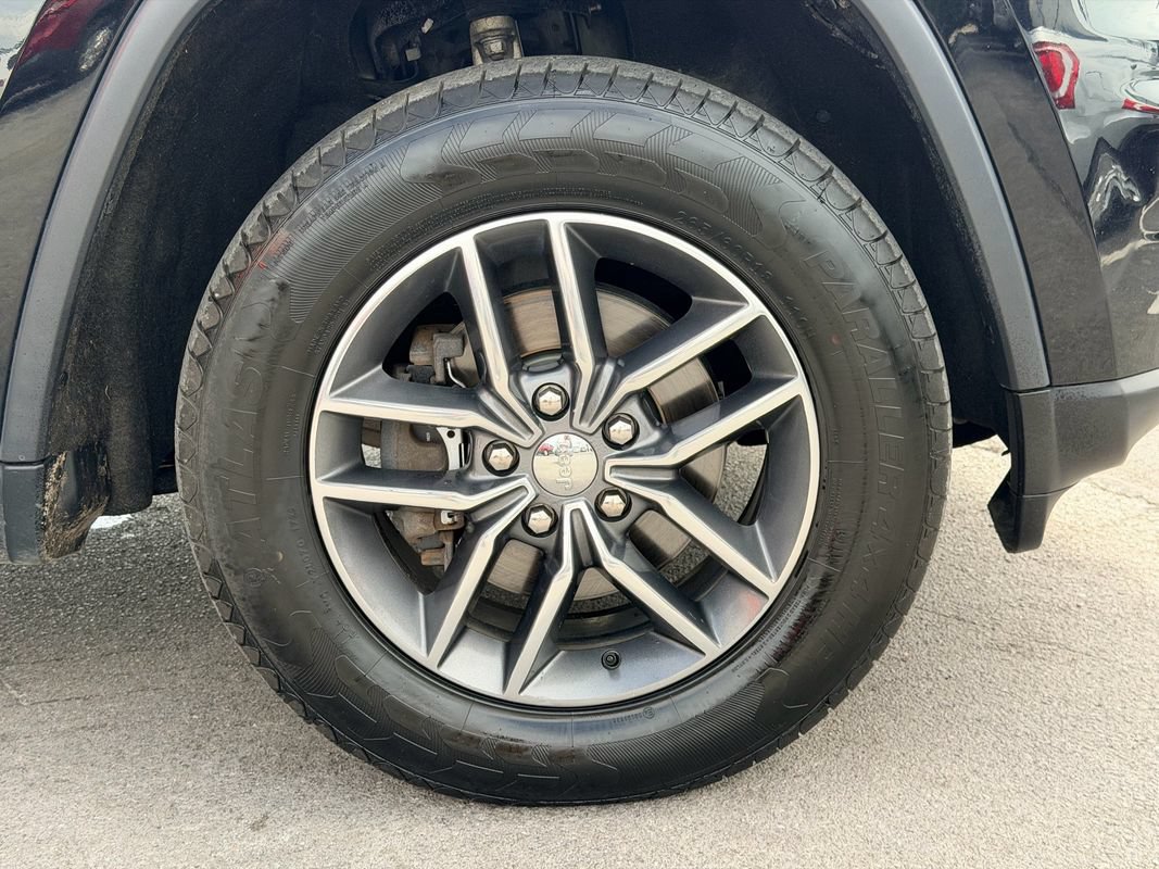 Used 2018 Jeep Grand Cherokee Limited AWD/4WD image 27