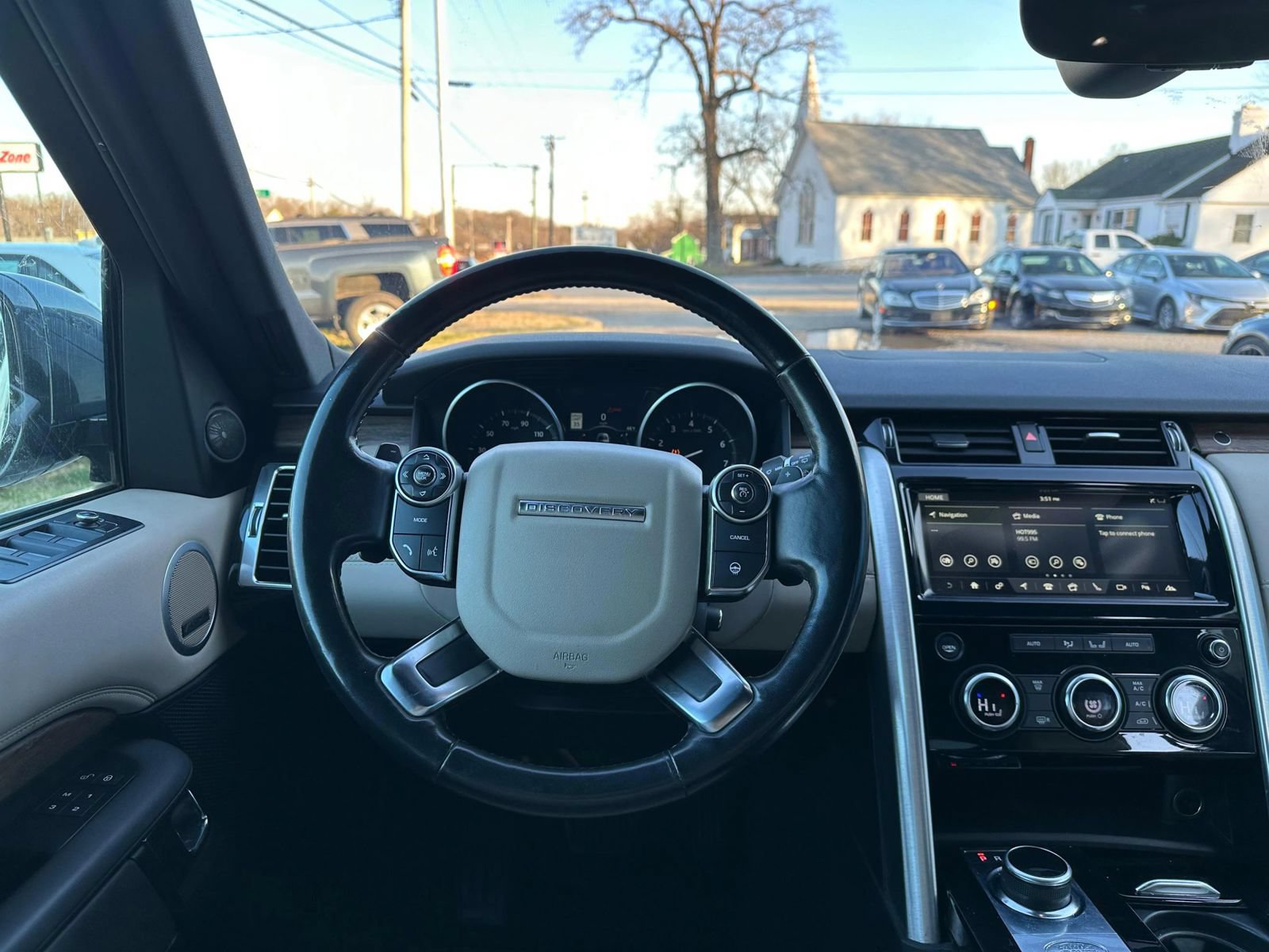 Used 2017 Land Rover Discovery HSE AWD/4WD image 45