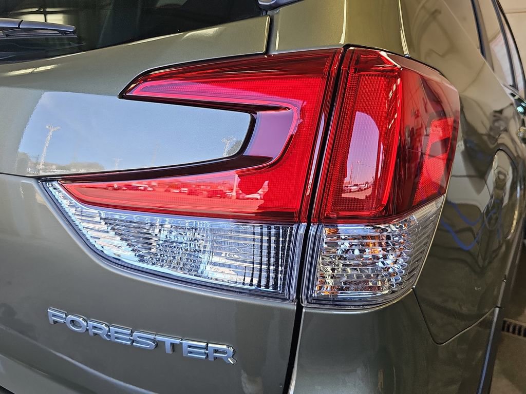 Used 2023 Subaru Forester Premium AWD/4WD image 34