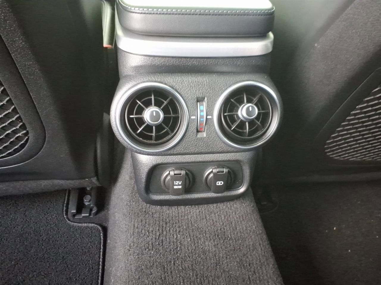 Used 2018 Kia Stinger GT2 image 7