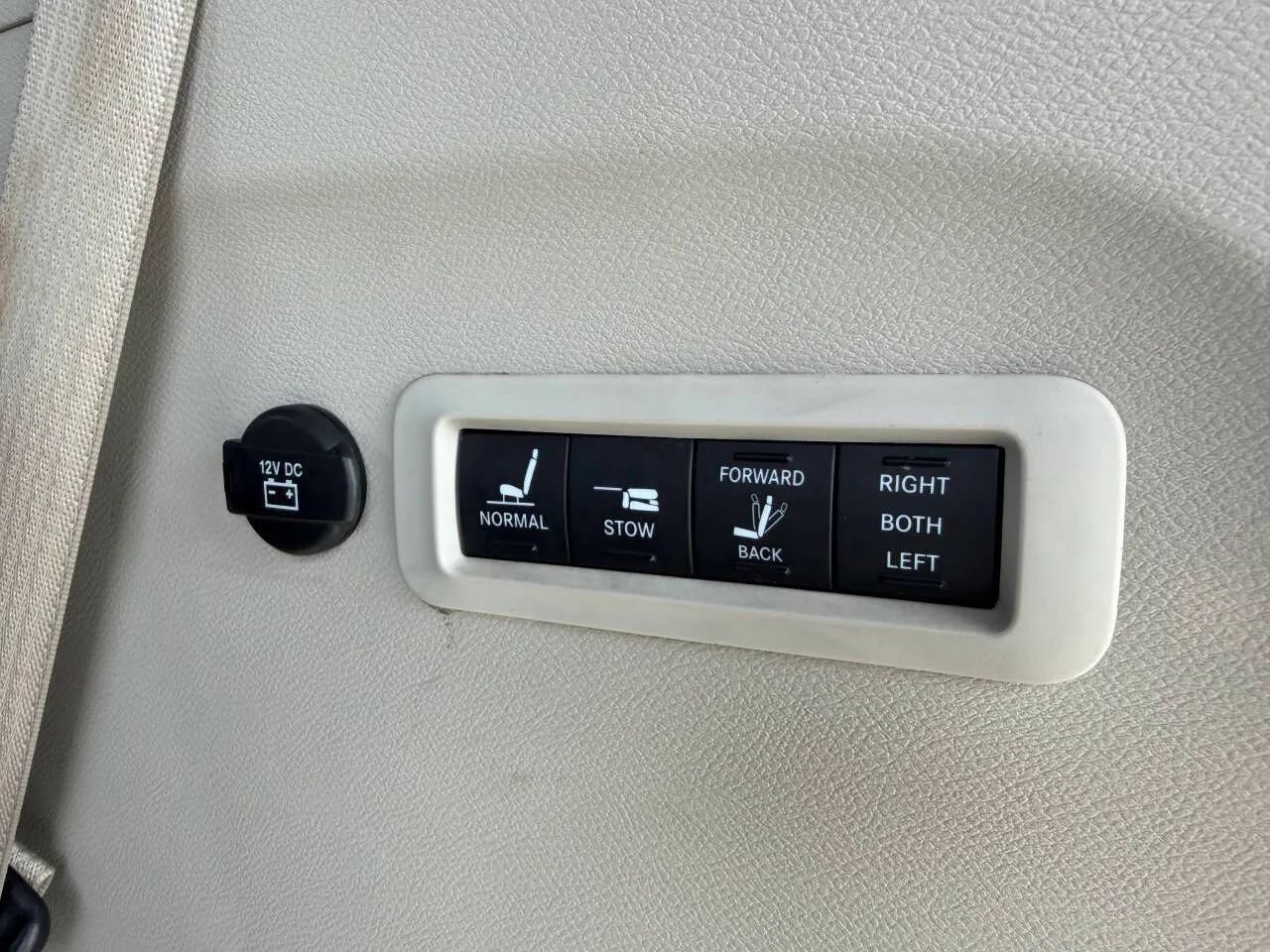 Used 2022 Chrysler Pacifica Limited FWD image 27