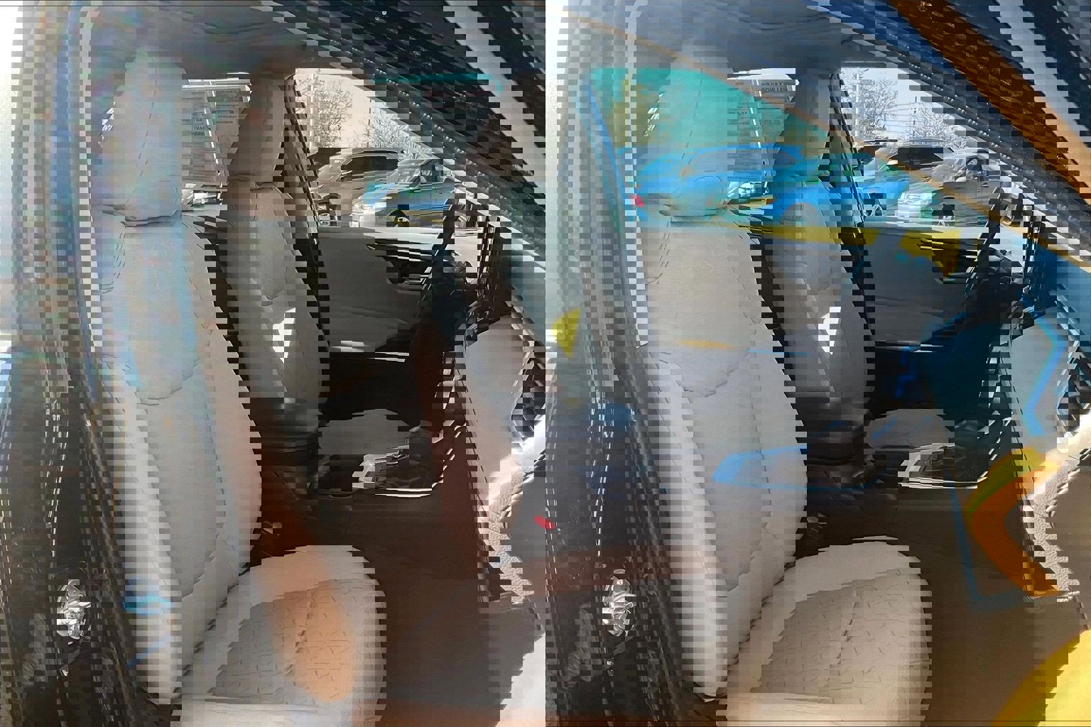 Used 2021 Toyota RAV4 XLE w/ Convenience Package image 7