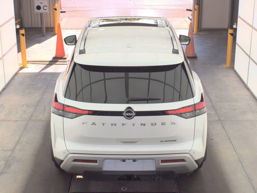 Used 2025 Nissan Pathfinder Platinum image 5