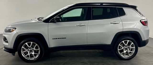 Used 2025 Jeep Compass Limited AWD/4WD image 6