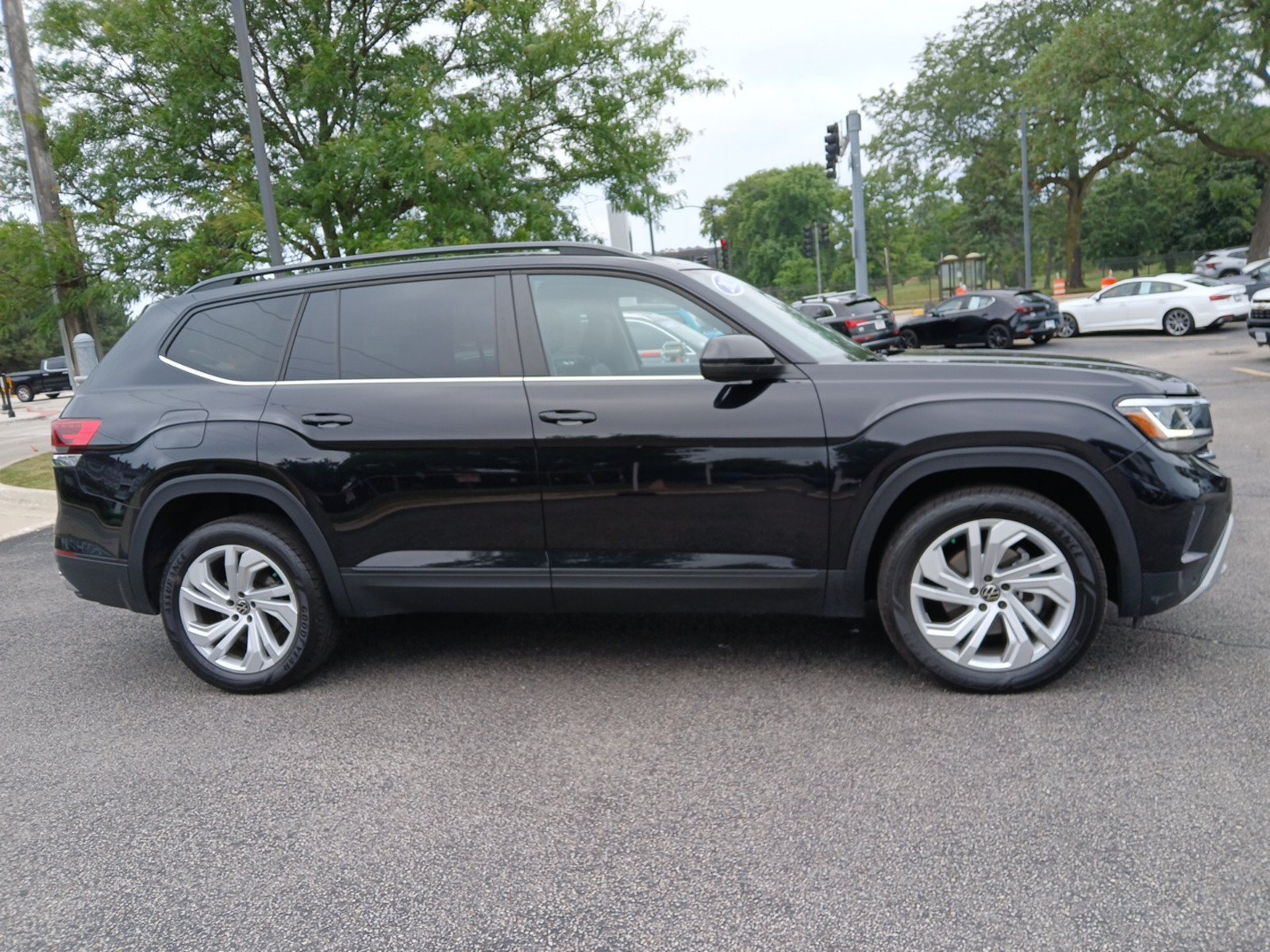 Certified 2023 Volkswagen Atlas SE AWD/4WD image 3