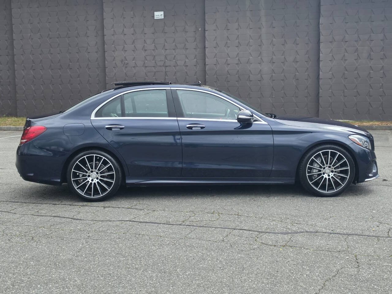 Used 2015 Mercedes-Benz C 300 Sedan image 8