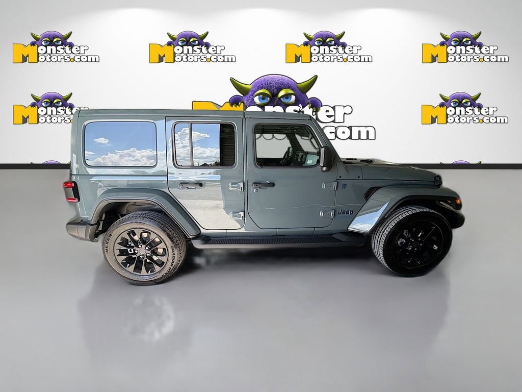 Used 2025 Jeep Wrangler Unlimited Sahara AWD/4WD image 4