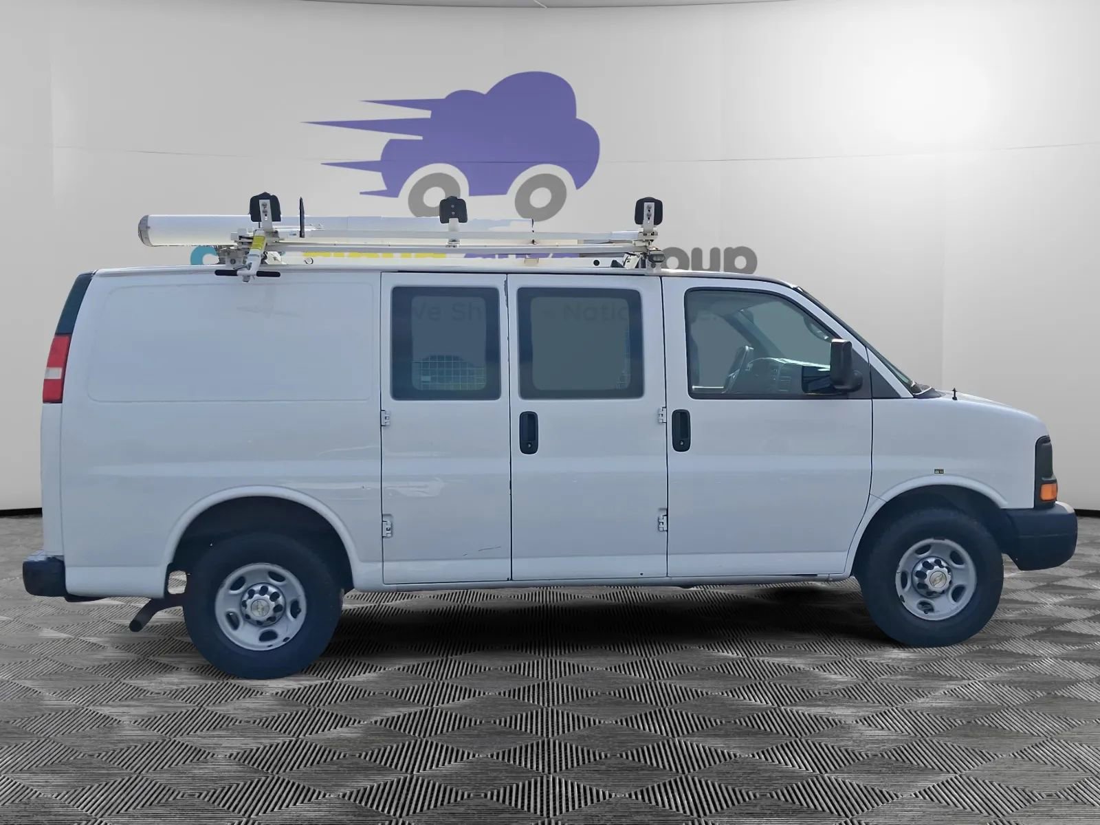 Used 2013 Chevrolet Express 2500 Van 3D image 6