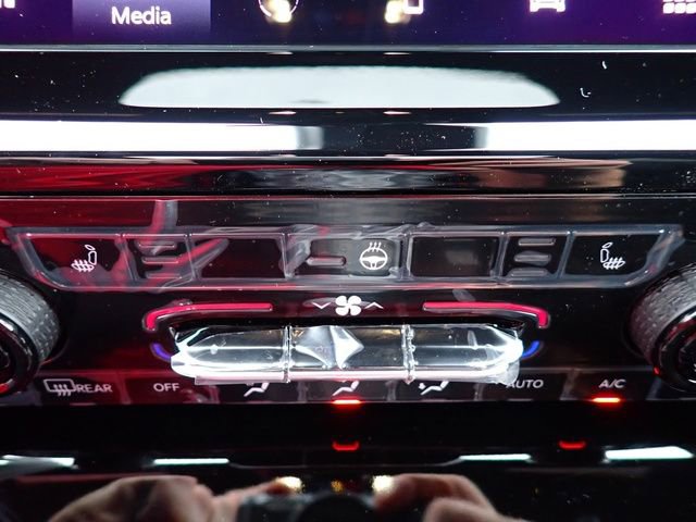 New 2025 Jeep Grand Cherokee Laredo X w/ Luxury Tech Group I image 19