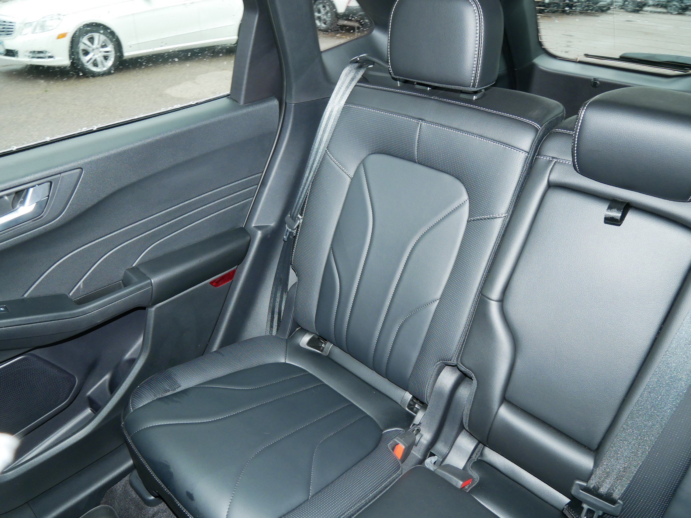 Used 2025 Ford Escape SE w/ PHEV Premium Package FWD image 12