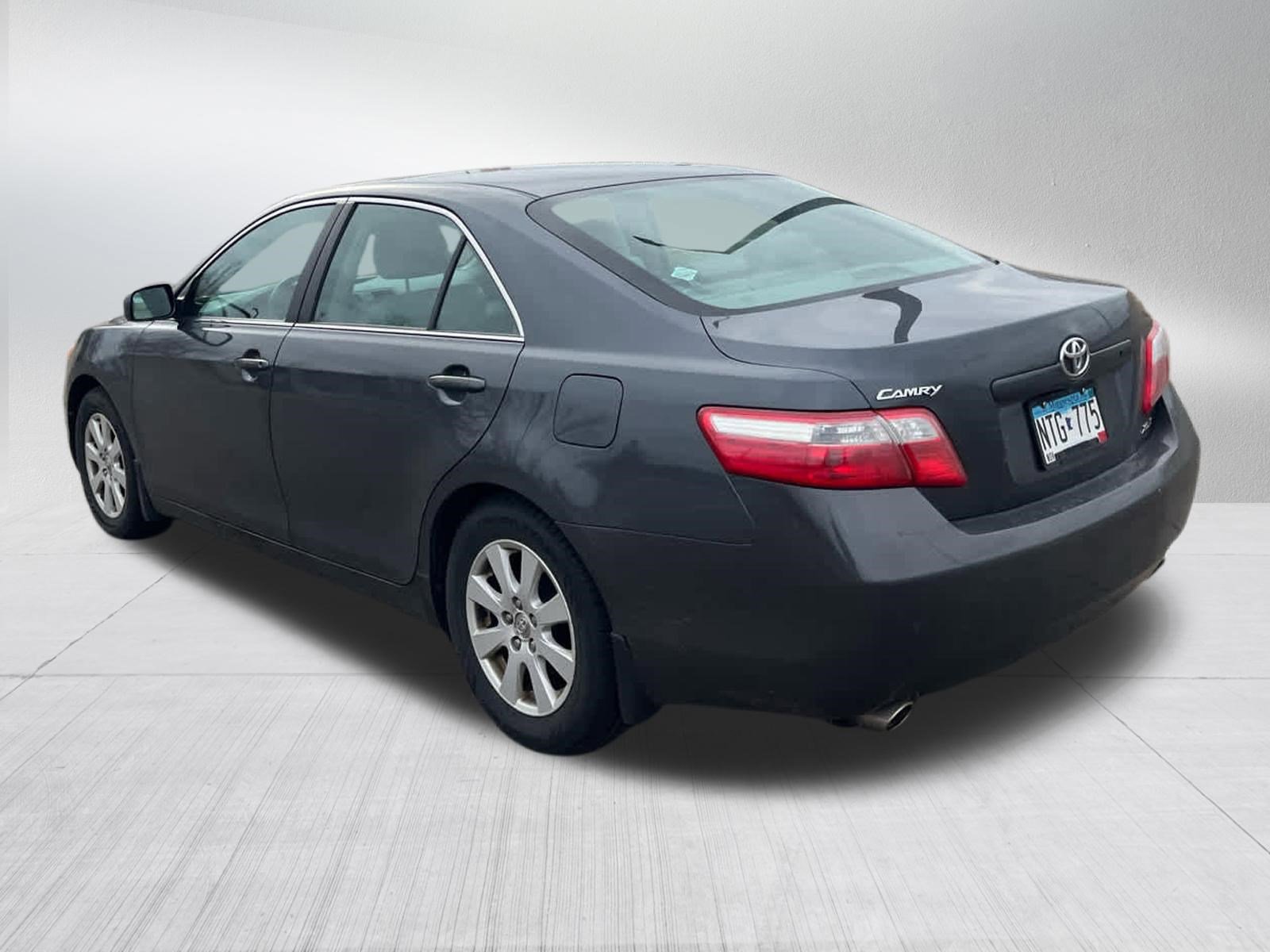 Used 2009 Toyota Camry XLE FWD image 4