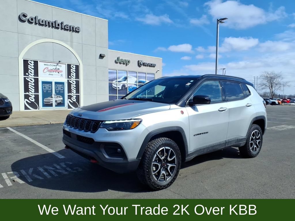 Used 2025 Jeep Compass Trailhawk w/ Trailhawk Elite Group AWD/4WD image 2
