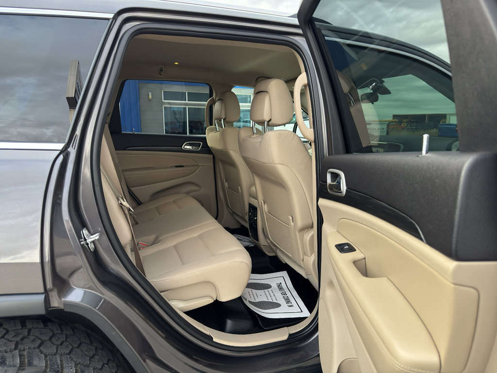 Used 2021 Jeep Grand Cherokee Laredo image 21