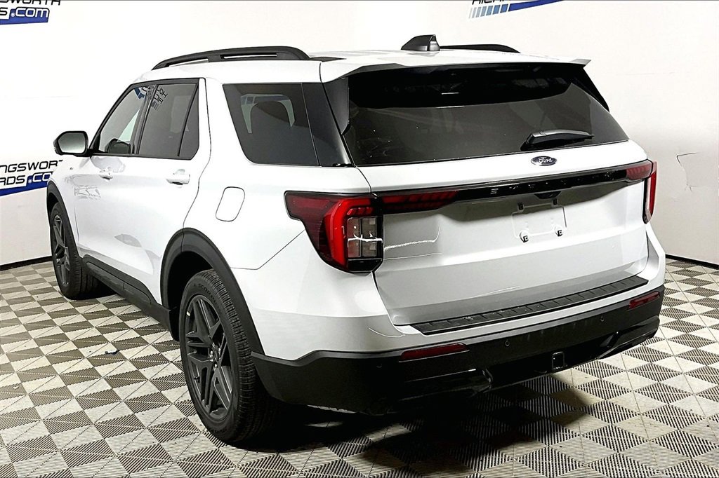 New 2026 Ford Explorer ST-Line image 3