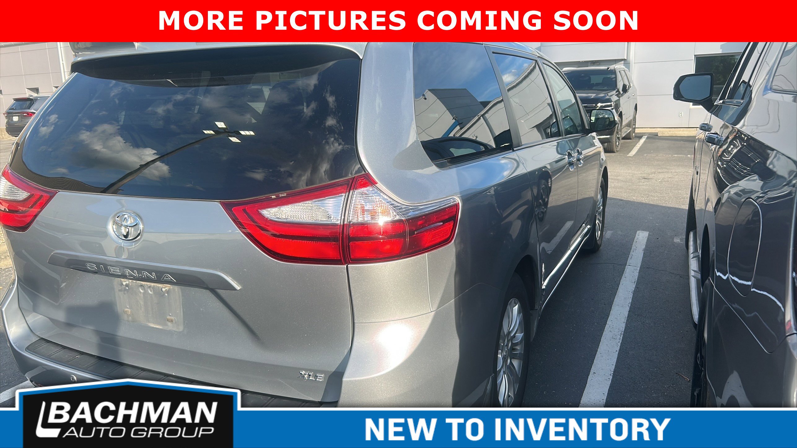 Used 2017 Toyota Sienna XLE w/ XLE Navigation Package image 7