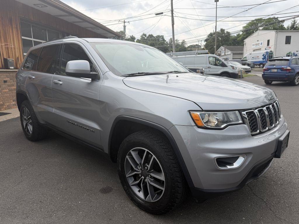 Used 2019 Jeep Grand Cherokee Laredo w/ 18" Wheel & 8.4" Radio Group AWD/4WD image 7