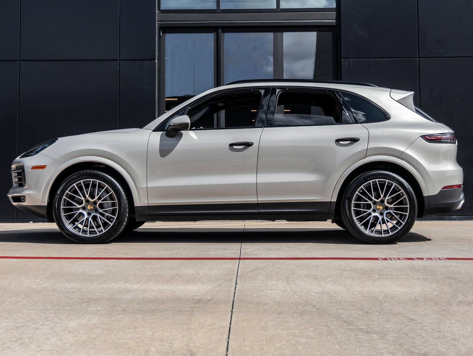 Certified 2023 Porsche Cayenne AWD/4WD image 2