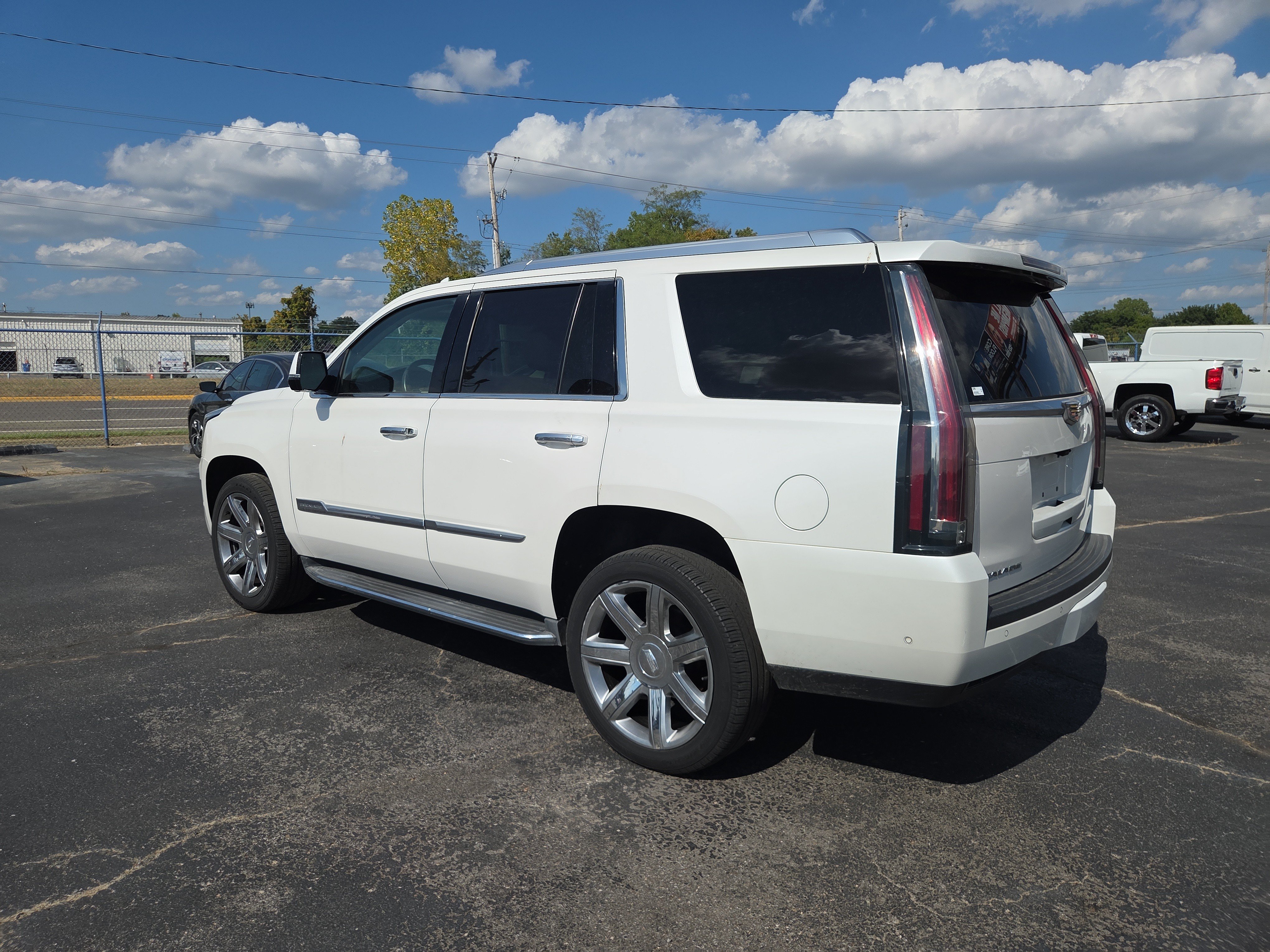 Used 2017 Cadillac Escalade Luxury RWD image 3