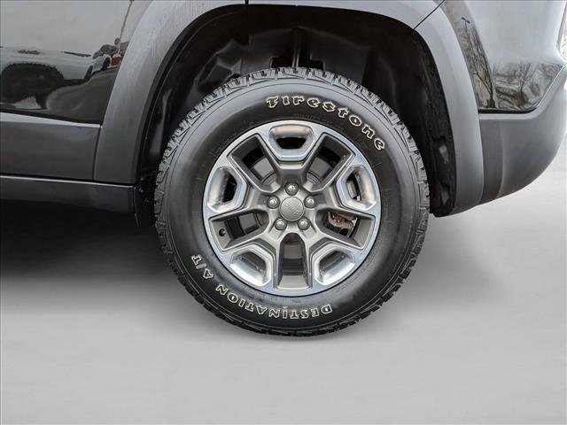 Used 2019 Jeep Cherokee Trailhawk w/ Cold Weather Group image 20