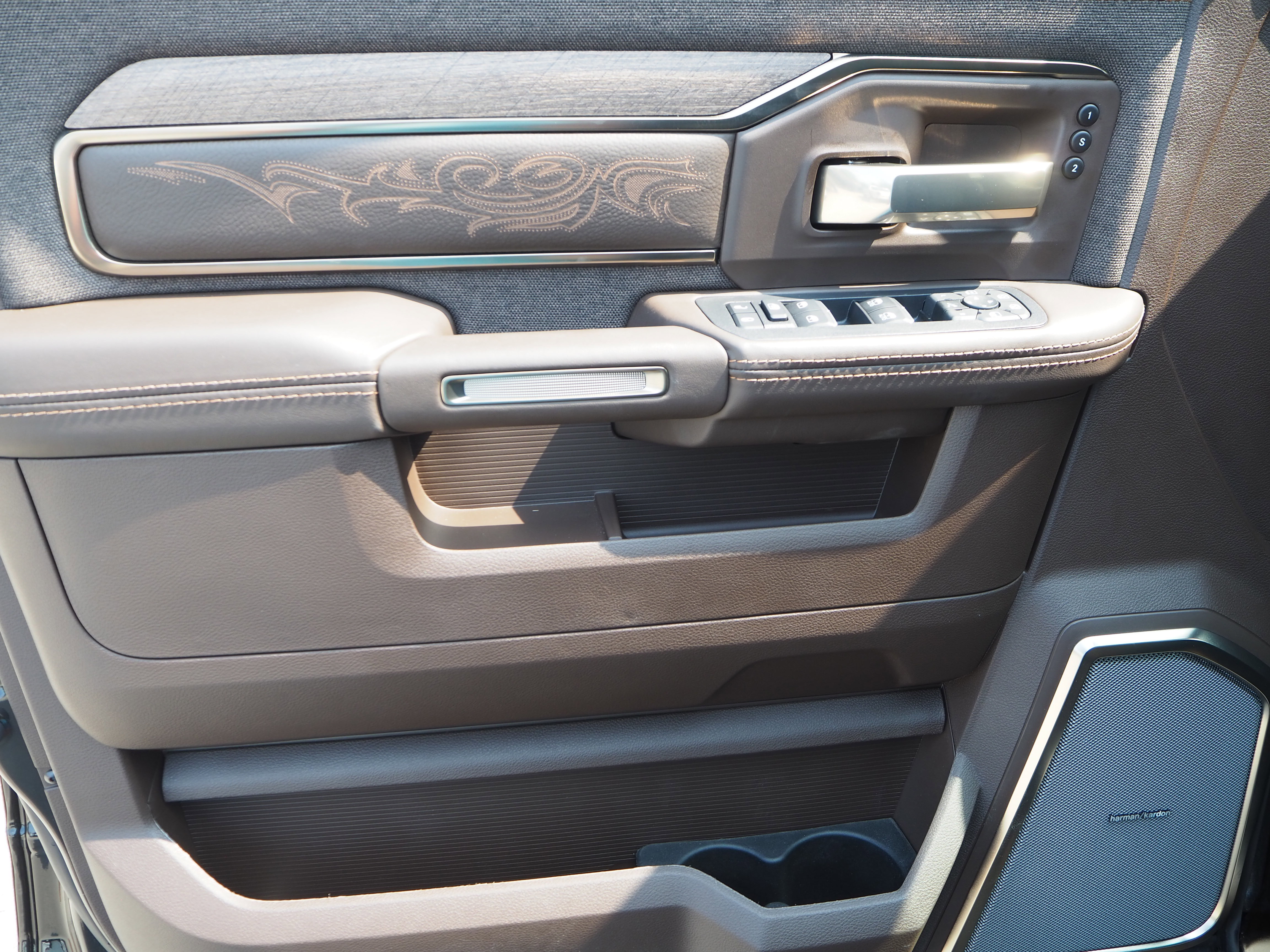 New 2025 RAM 2500 Limited AWD/4WD image 25