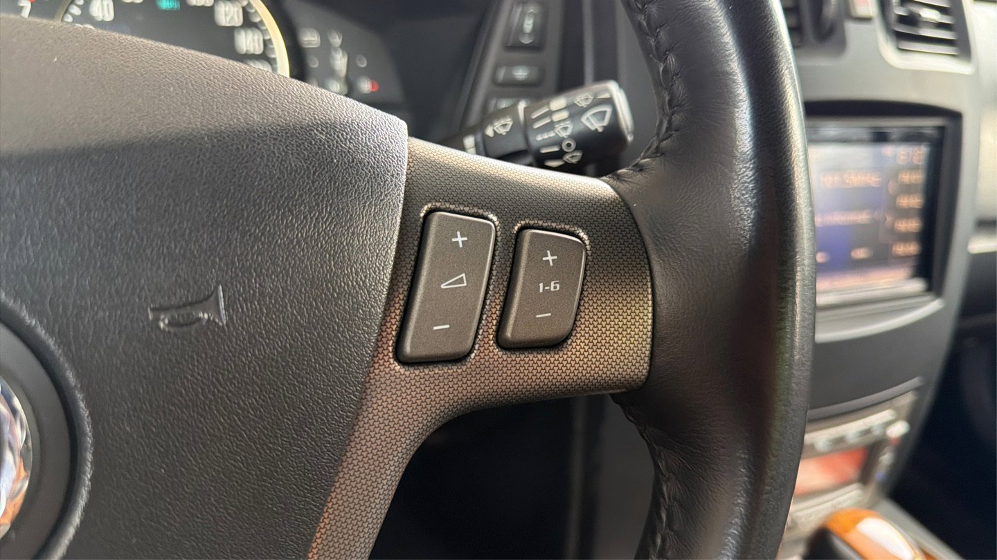 Used 2004 Cadillac XLR RWD image 26