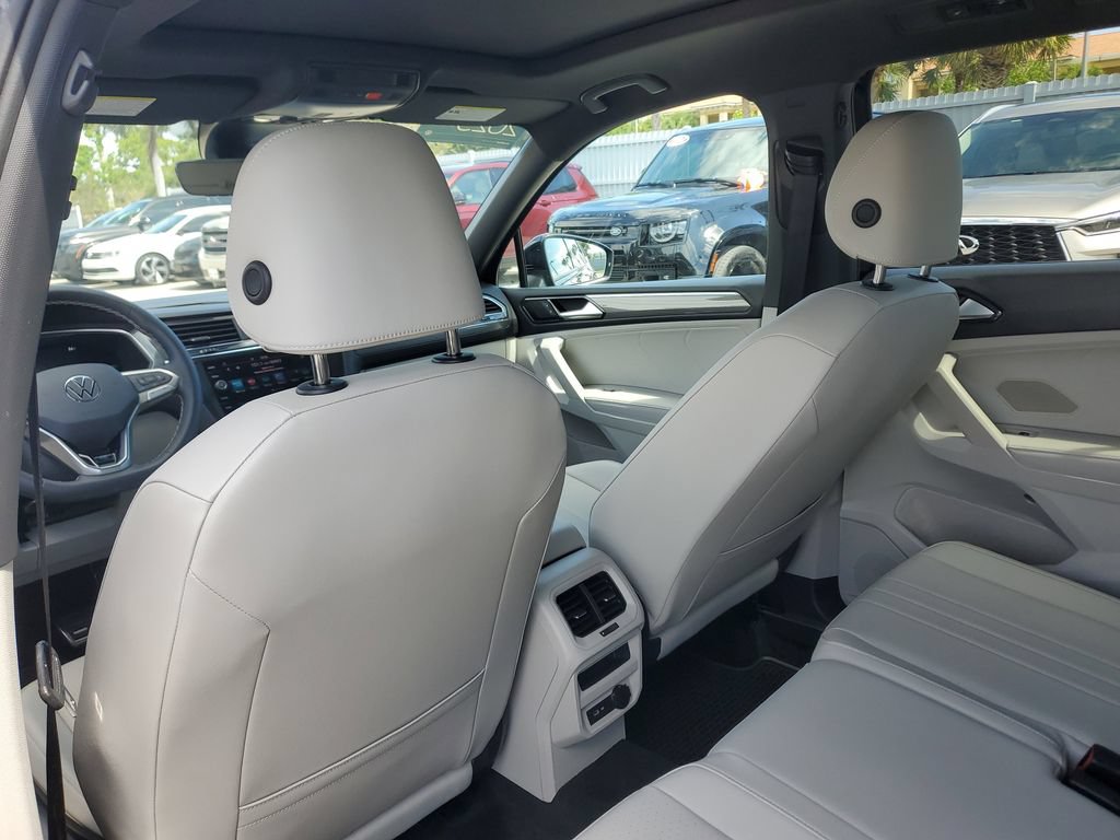 Certified 2023 Volkswagen Tiguan SE R-Line FWD image 17
