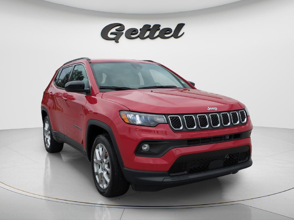 Used 2023 Jeep Compass Latitude AWD/4WD image 3