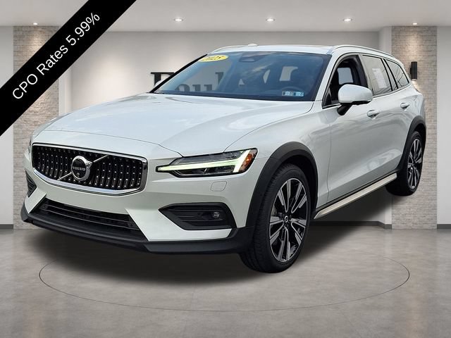 Certified 2025 Volvo V60 B5 Cross Country Ultra AWD/4WD image 3