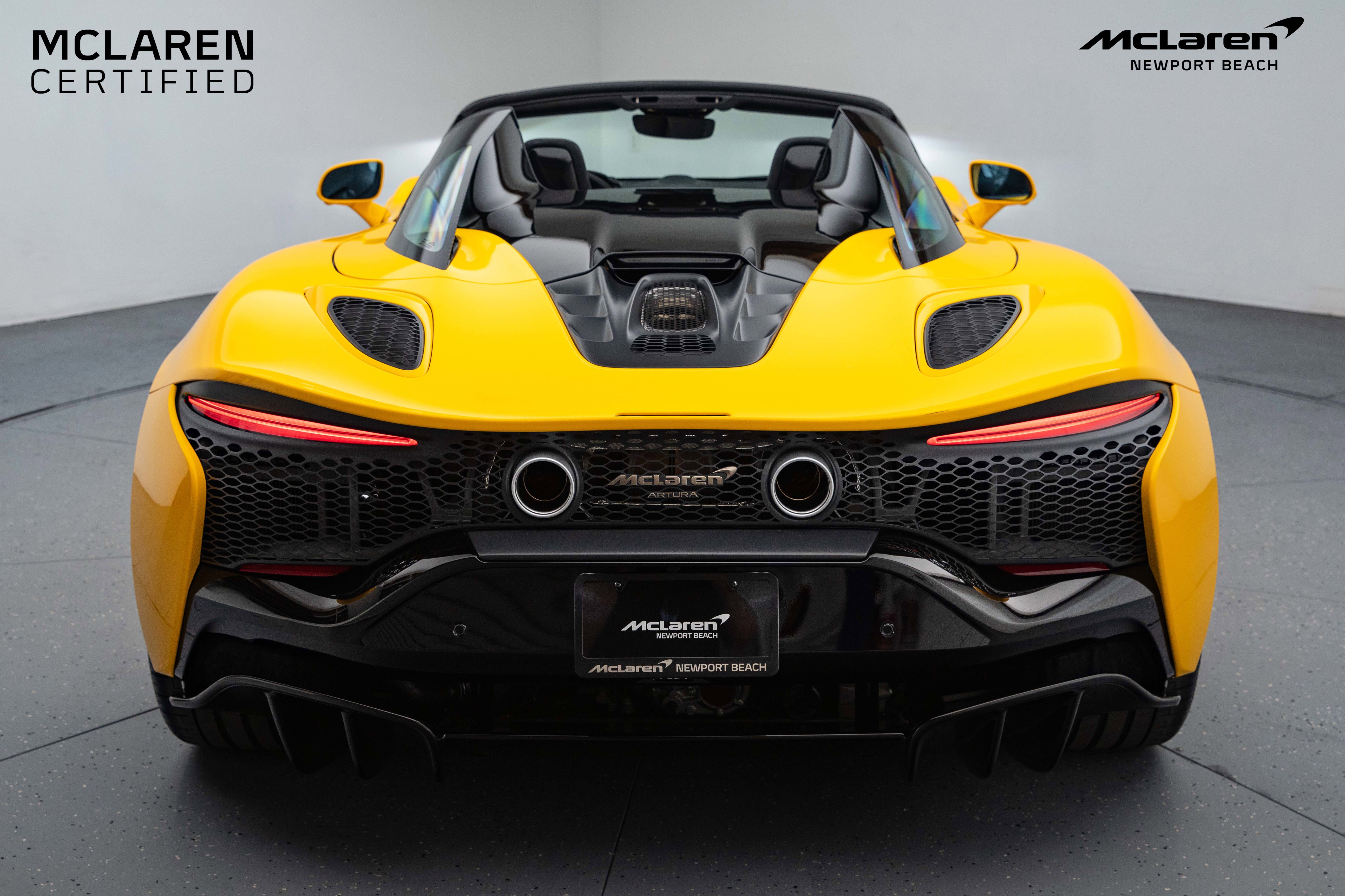 Used 2025 McLaren Artura Spider image 14