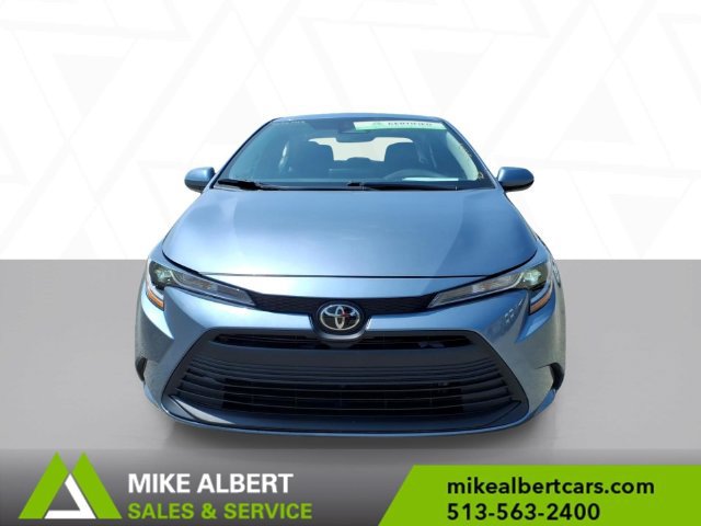 Used 2025 Toyota Corolla LE FWD image 2