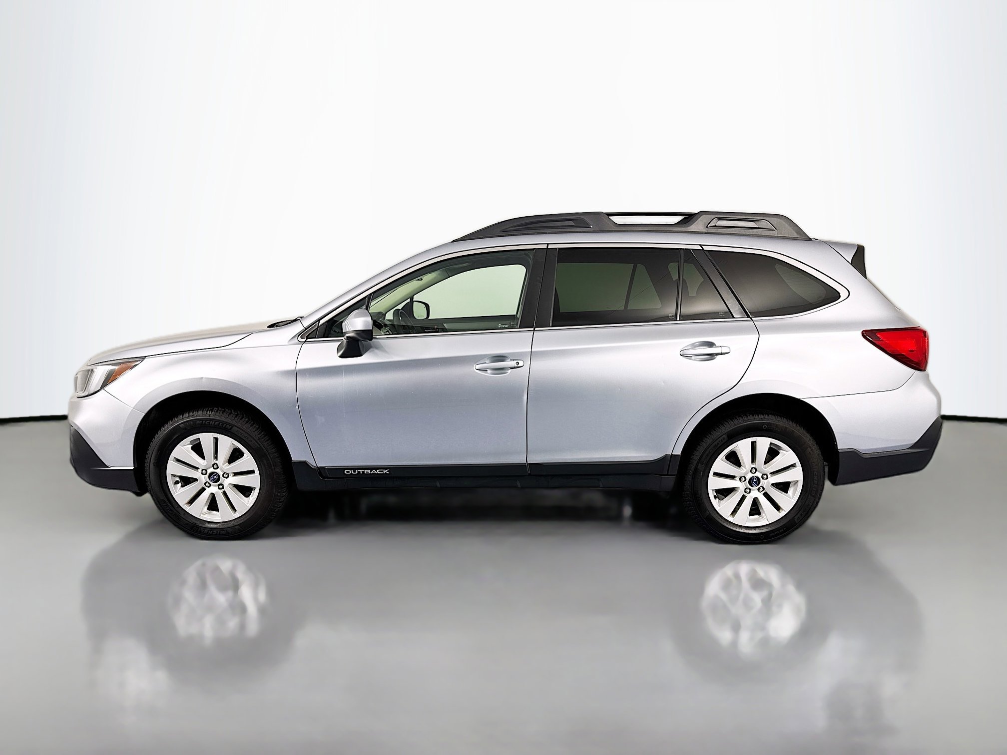 Used 2018 Subaru Outback 2.5i Premium image 8
