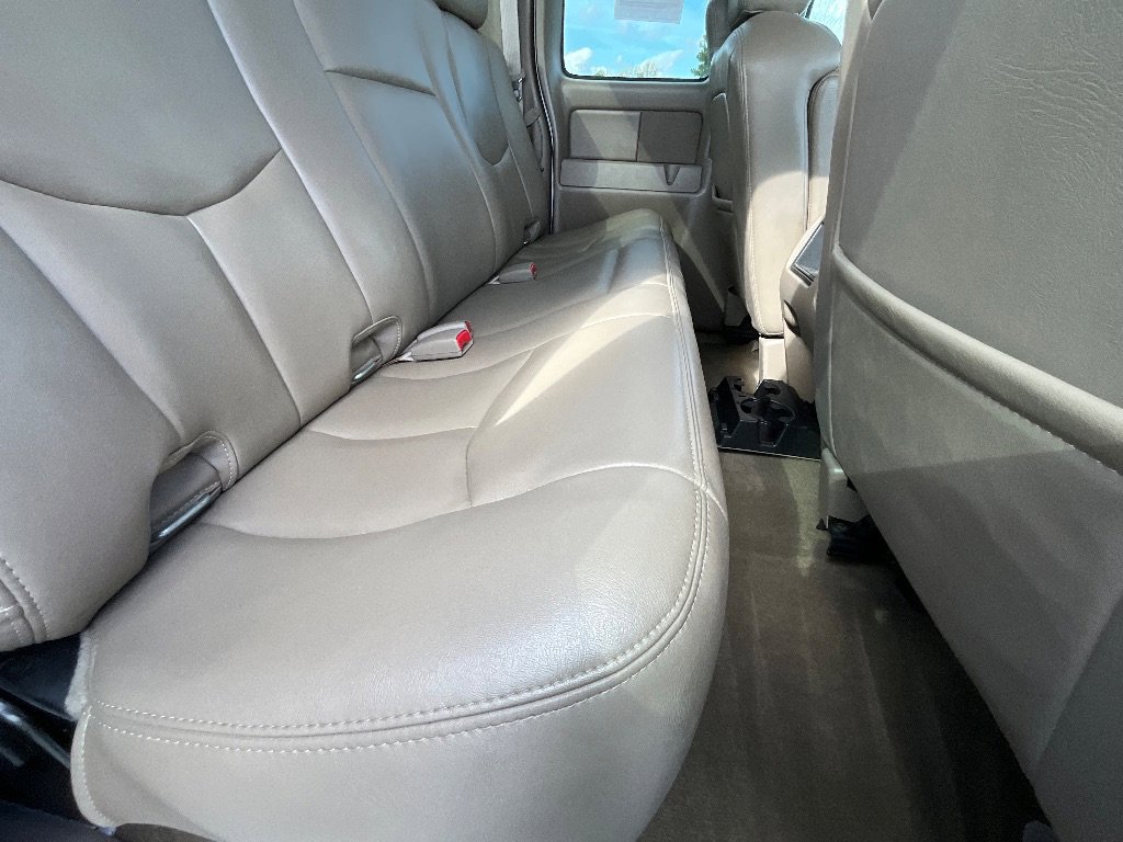 Used 2005 GMC Sierra 2500 SLT w/ Heavy-Duty Power Package image 34
