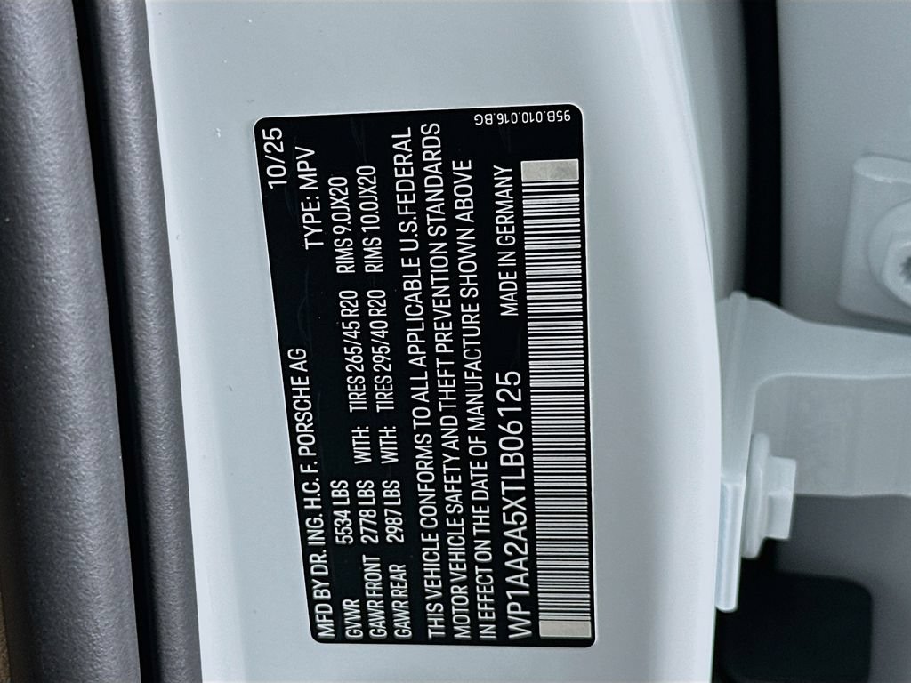 Certified 2026 Porsche Macan AWD/4WD image 36