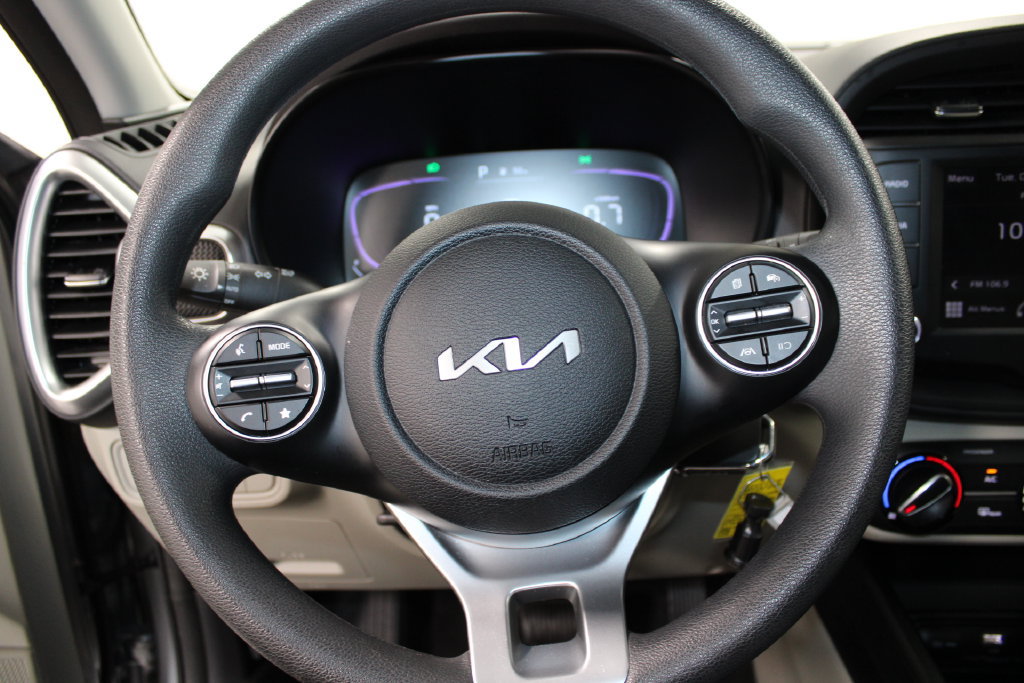 Used 2025 Kia Soul LX w/ LX Technology Package FWD image 29