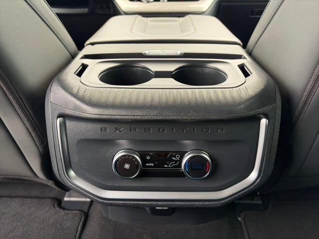 Used 2025 Ford Expedition Active image 26