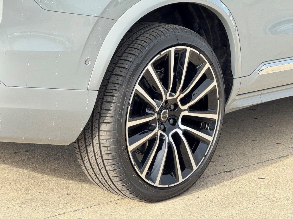 New 2026 Volvo XC90 B6 Plus w/ Protection Package Premier image 9