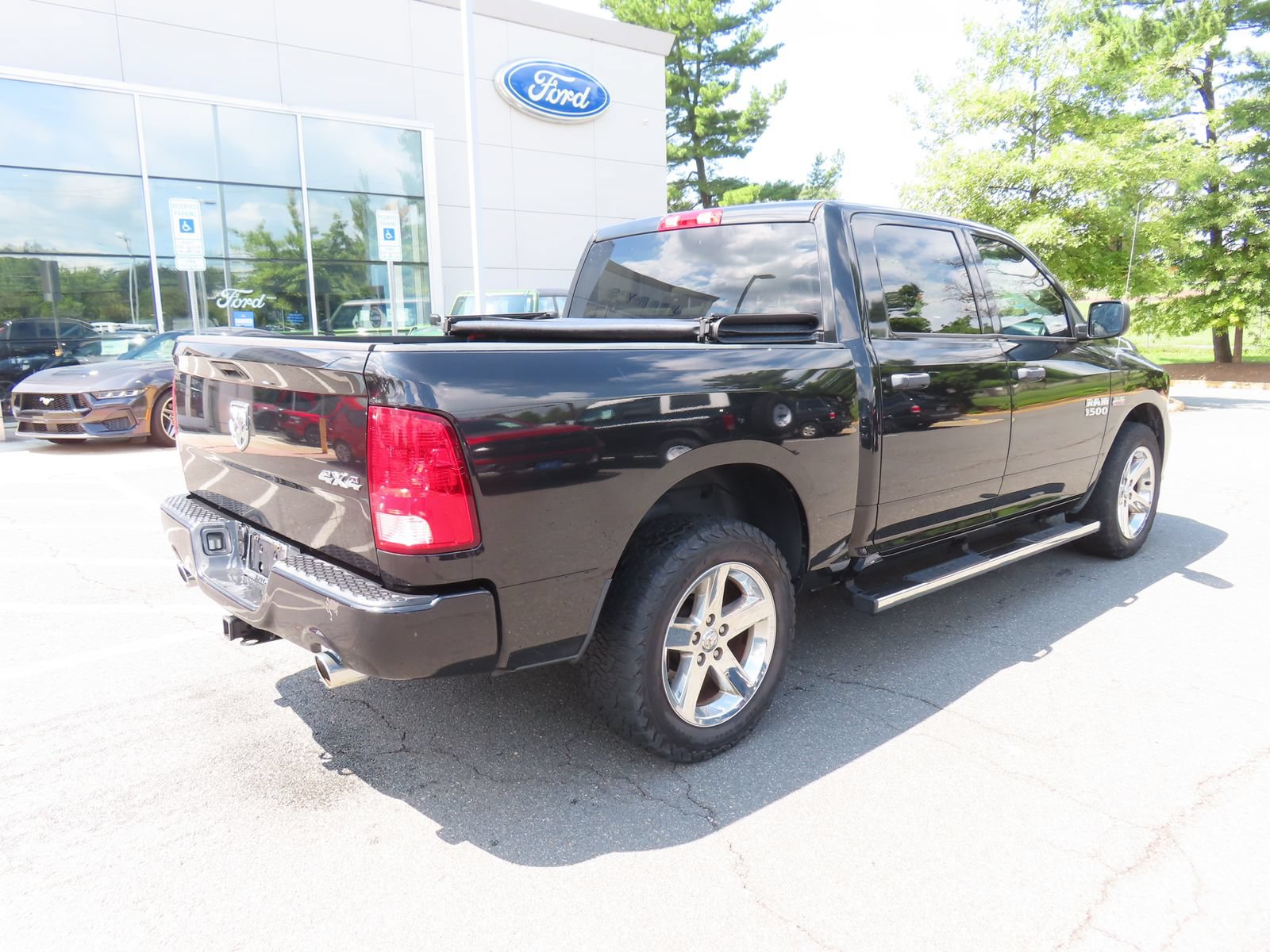 Used 2018 RAM 1500 Express AWD/4WD image 5