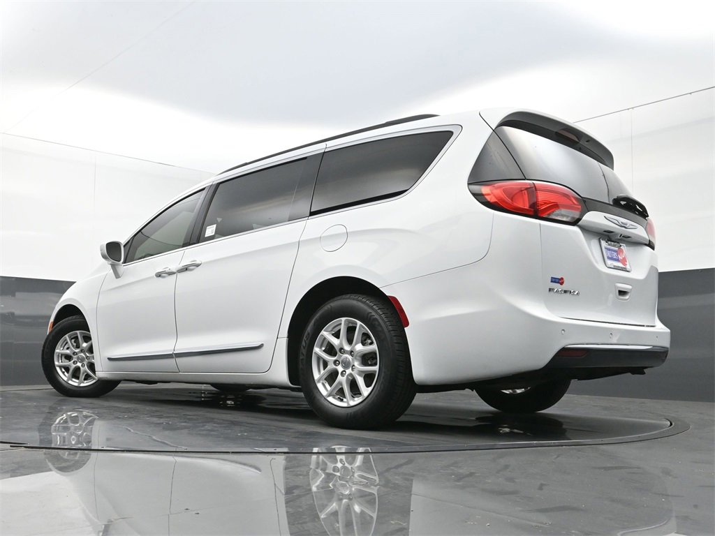 Used 2017 Chrysler Pacifica Touring-L image 25