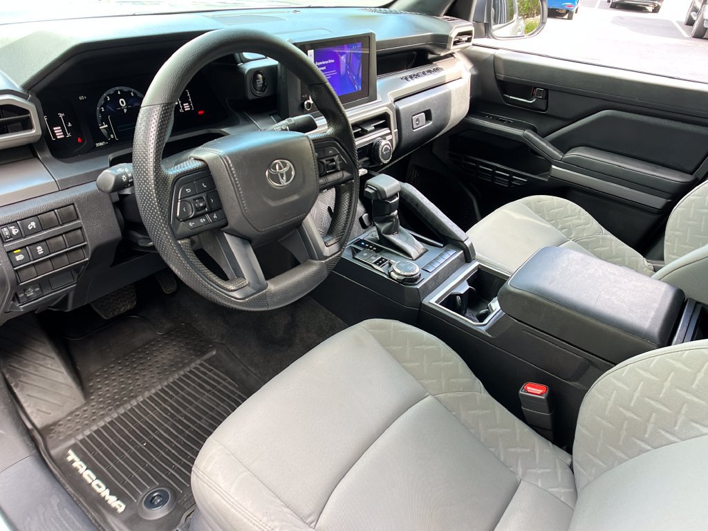 Certified 2024 Toyota Tacoma SR5 AWD/4WD image 10